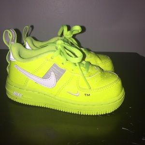 Neon green Nike Shoes sneakers tennis shoes 7C